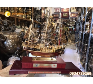 Mô hình thuyền buồm bằng đồng phong thuỷ