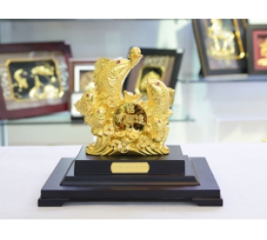Quà vàng 24k- Tượng cá chép vượt vũ môn vàng 24k