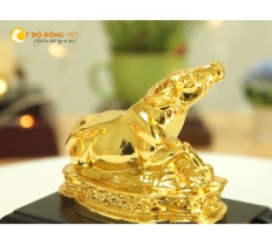 Tượng trâu mạ vàng