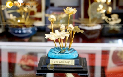 Chậu hoa sen dát vàng 24K làm quà tặng sếp nữ