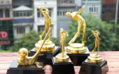 Chế tác cúp Golf bằng đồng theo yêu cầu