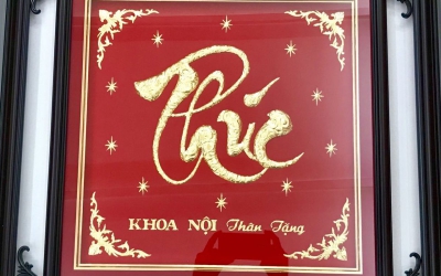 Cách bày trí tranh chữ Phúc mạ vàng chuẩn phong thủy