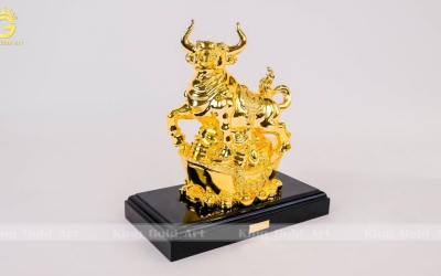 Tượng trâu phong thủy mạ vàng 24k làm quà tặng sếp ngành tài chính
