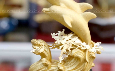 Mô hình đôi cá heo bằng đồng dát vàng đẹp