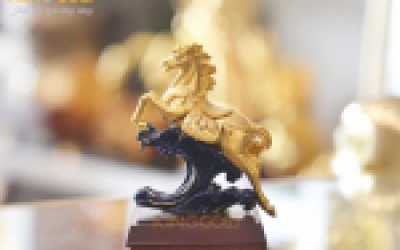 Tượng ngựa mạ vàng 24k, tượng ngựa bằng đồng phong thủy biểu tượng của sự tài vượng