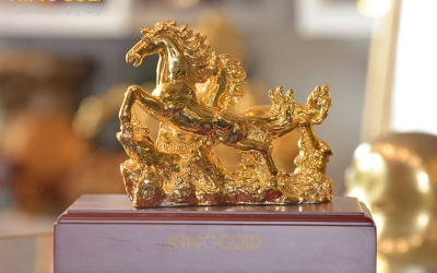 Tượng ngựa mạ vàng - Quà tặng độc đáo tại Đồ đồng Việt