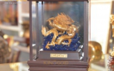 Tượng rồng bằng đồng dát vàng 24k hộp kính sang trong