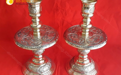 Ý nghĩa của chân nến thờ bằng đồng
